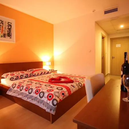 Medium 3*