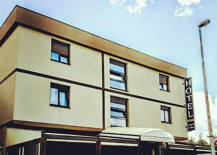 Ξενοδοχείο Medium